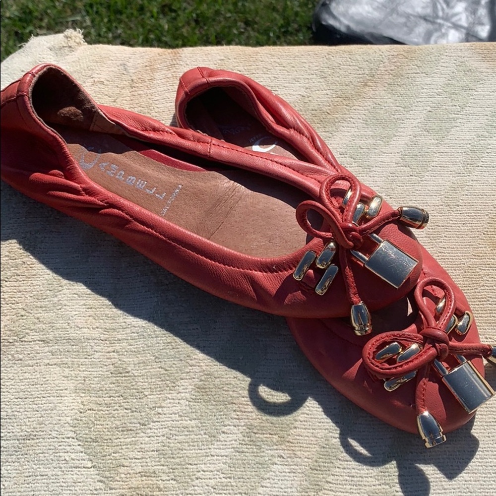 ADORABLE peach colored flats.